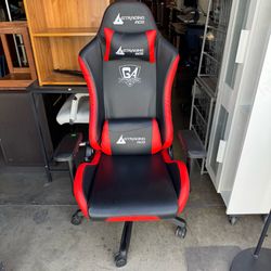 GTRACING Adjustable & Ergonomic Swivel Gaming Chair Red Very Good Condition