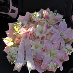 Pink Roses And Lilies Ramo 