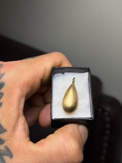 Beautiful 🤩!! Vintage Solid 14k Gold Tear Drop Pendant !!