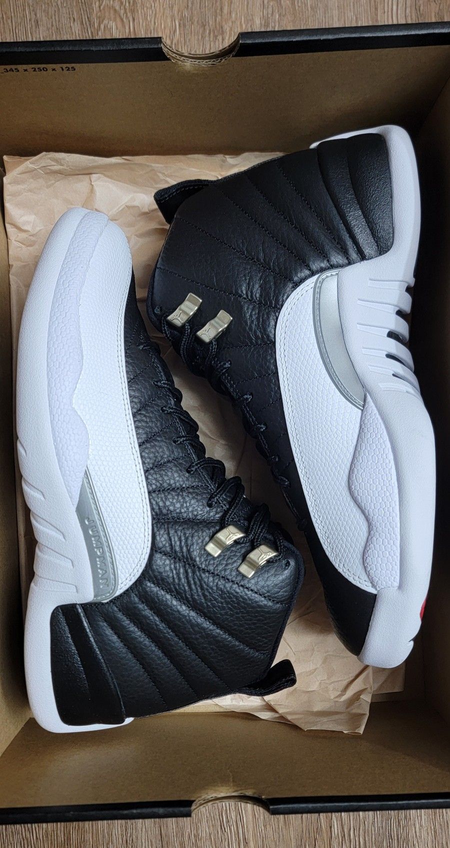 Jordan 12 Playoff 2022 Size 8.5
