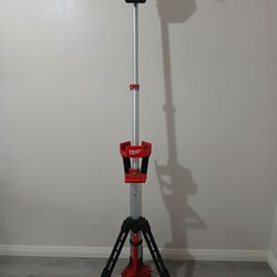 Milwaukee M18 Dual Power Rocket Light Tower