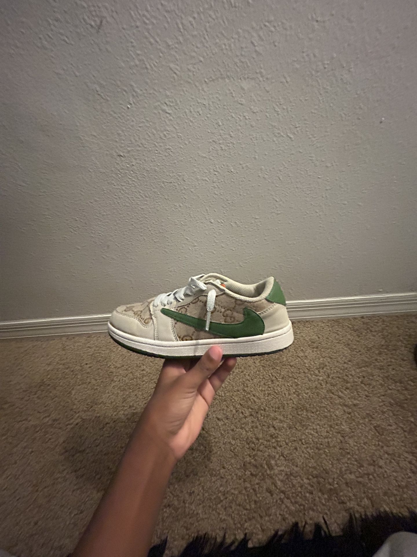 Nike,Gucci,Travis Scott,3,5
