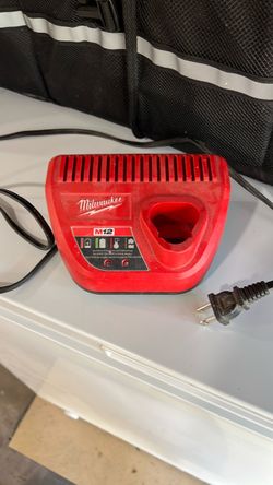 Milwaukee M12 Charger