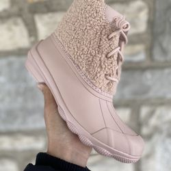Sperry Duck Boots  Sherpa Rose ( pick up only ) Size 7.5 Women’s