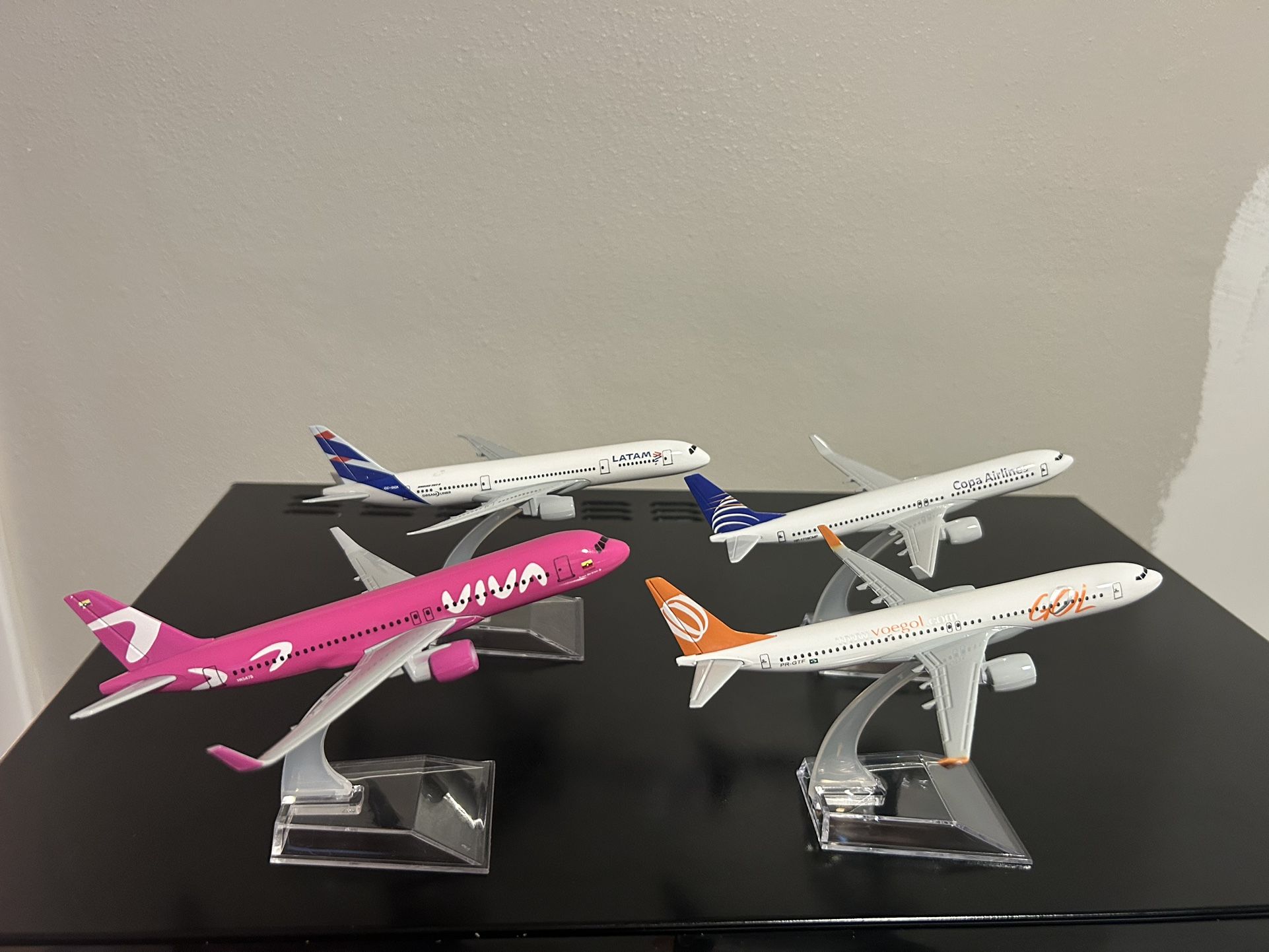 Aviones De Coleccion: Disney, Pikachu Y Donald Duck.