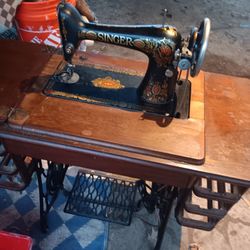 1911 Redeye Singer Sewing Machine All Original