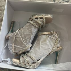 NEW size 5.5 heels