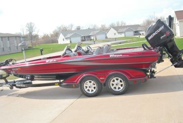 KING Triton Low price 2007 boat