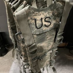 4 ARMY Hydration Carriers in ACU DIGITAL Camo  No Bladders