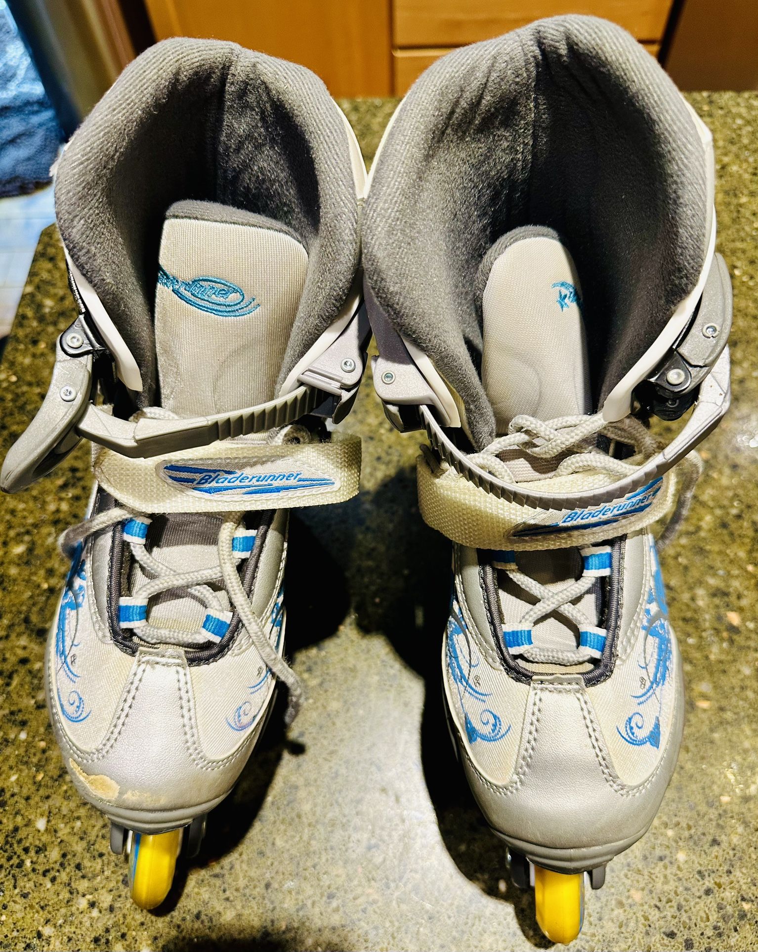 Bladerunner by Rollerblade Twist Girls Adjustable Fitness Inline Skate