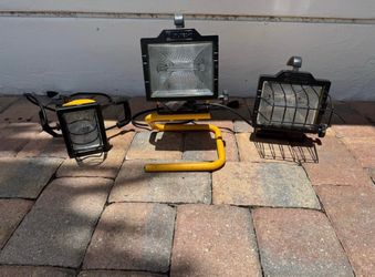 Outdoor Lights. Works Great