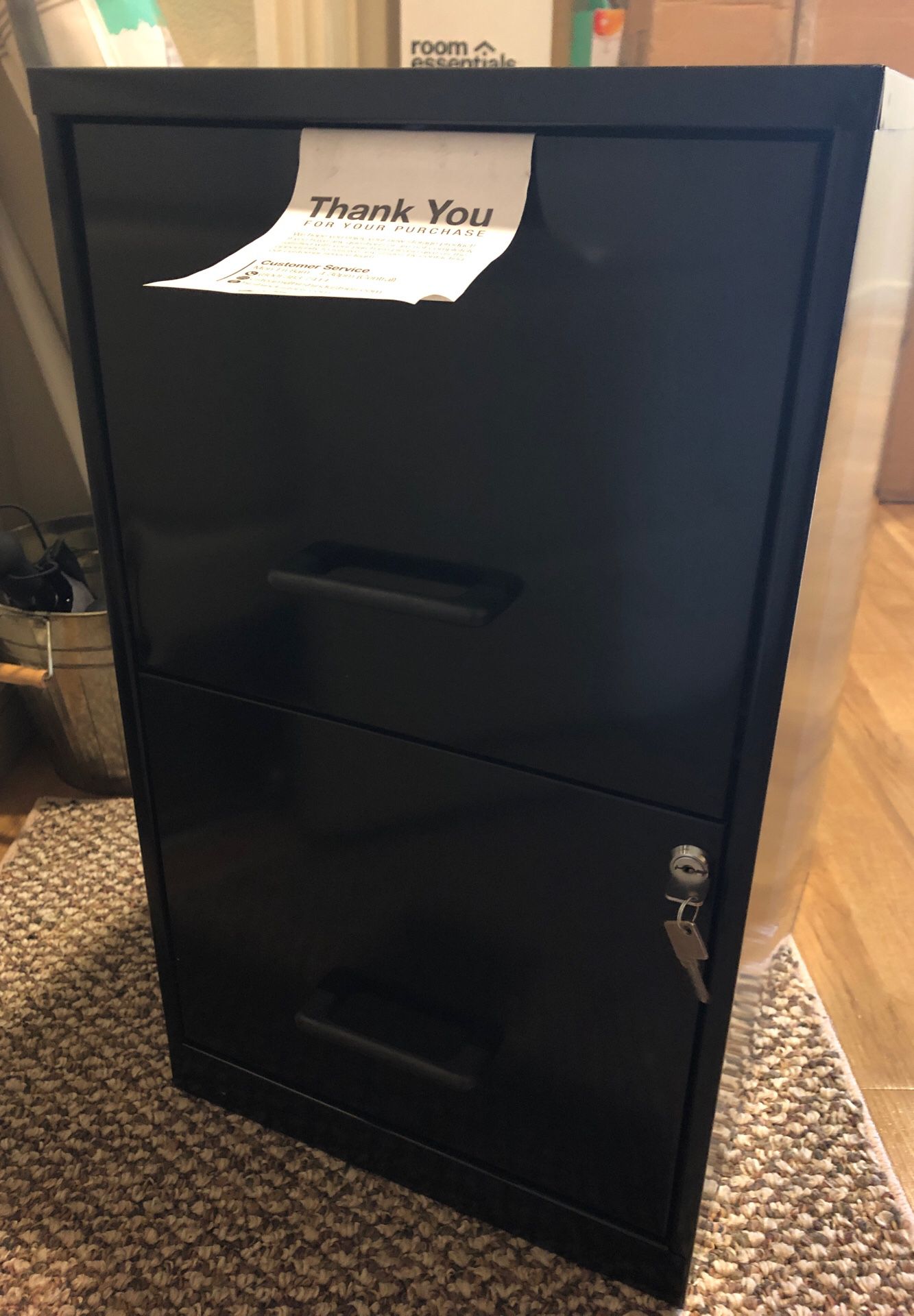 Locking file cabinet with 2 drawers