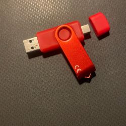  USB Flash Drive