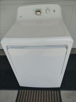 Very Nice GE, 7.2 Cubic Feet Capacity Electric Dryer