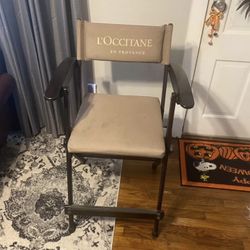 L'OCCITANE EN PROVENCE Directors Chair must pick up