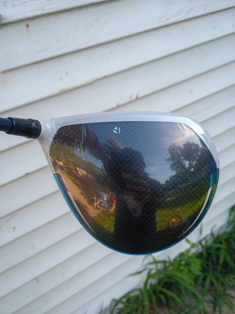 Taylor Made Sim Max 2 Brand New 9Degree