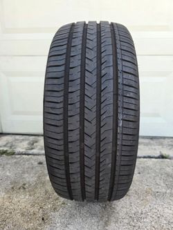 Like New 215/45R17 Leao Lion Sport 3 tire
