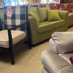 Brand new sofa and loveseat for $800