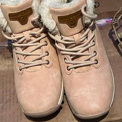 Quatchi Women’s Light Pink Boot 🥾 Size 9