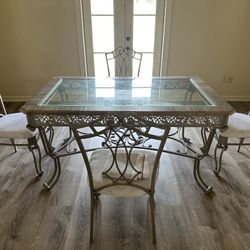 Dining Table & Chairs
