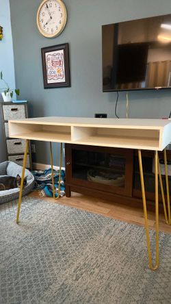 Desk collapses