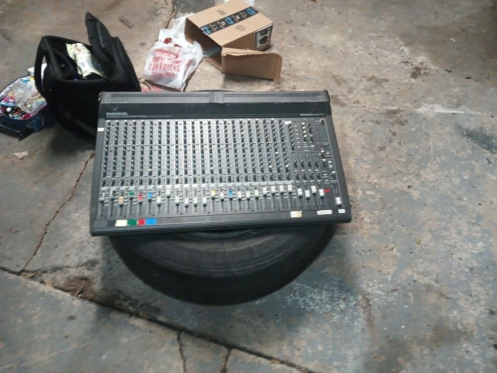 Mackie 24-4 Sr 24-4 VLZ pro