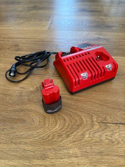 Milwaukee M12 HIGH OUTPUT CP2.5 Battery + M12/M18 Charger