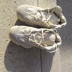 BLUSH AND SAND YEEZYS 500 SIZE 10 