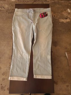 Light Wash Cropped Jeans with Tags