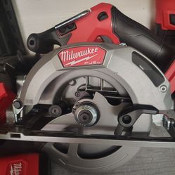 Milwaukee  6 1/2 fuel circular saw framing