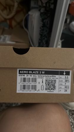 Salomon tennis shoes