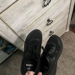 tennis shoes 