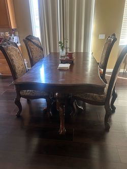 Kitchen  /Dining room table