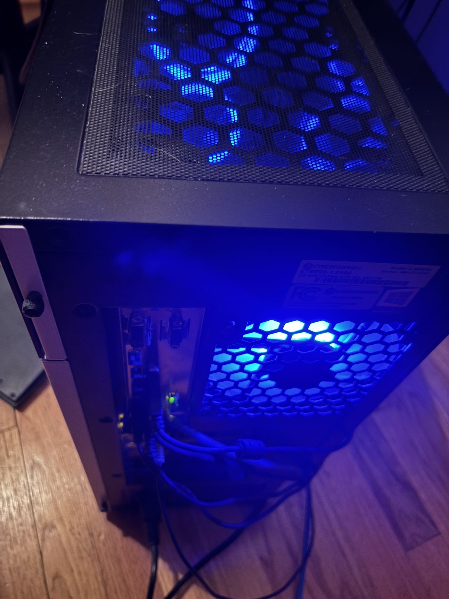 Gaming Pc used but Newer (Asking for 800 negotiable with price)