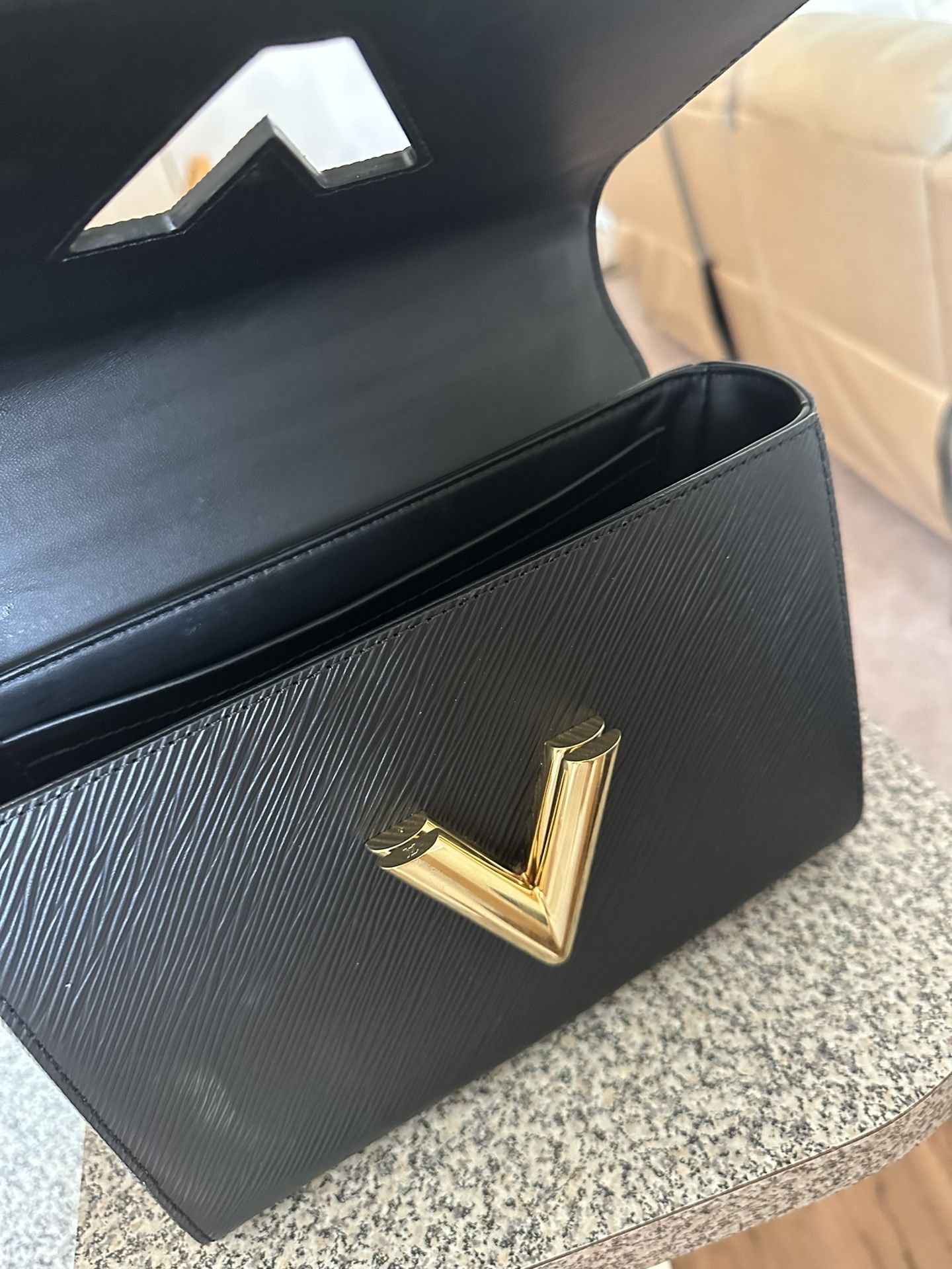 LV Crossbody Purse for Sale in Fort Myers, FL - OfferUp