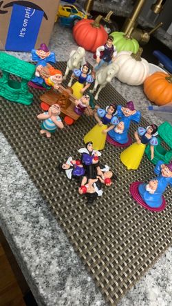 Disney toys don’t miss dwarfs, prince, prince and horse and Cinderella