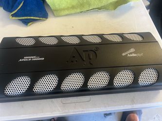 Audio pipe 1800 W amplifier like new $180 obo