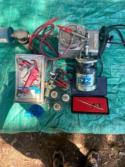 Spray paint guns