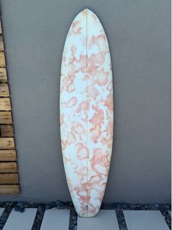 7’ 2” single fin surfboard