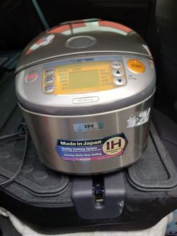 Zojirushi NP-HCC18XH Induction Heating System Rice Cooker and Warmer, 10 CUP
The Induction Heating System Rice Cooker & Warmer uses high-tech Inductio