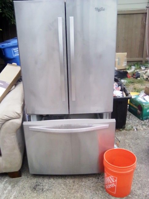 Whirlpool Double Door With Freezer Under Fridge