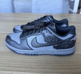 Nike Dunk Low Women's Size 7   Brand New