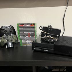 Xbox One W/ Controllers And Games
