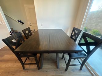 42” x 53¾” Counter-Height Table with Leaf & 4 Chairs