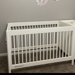White Crib - Delta Children Convertible