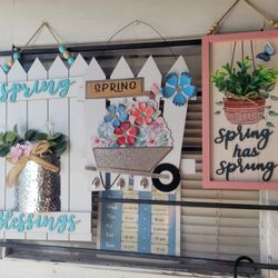 ADORNOS PARA PUERTA .