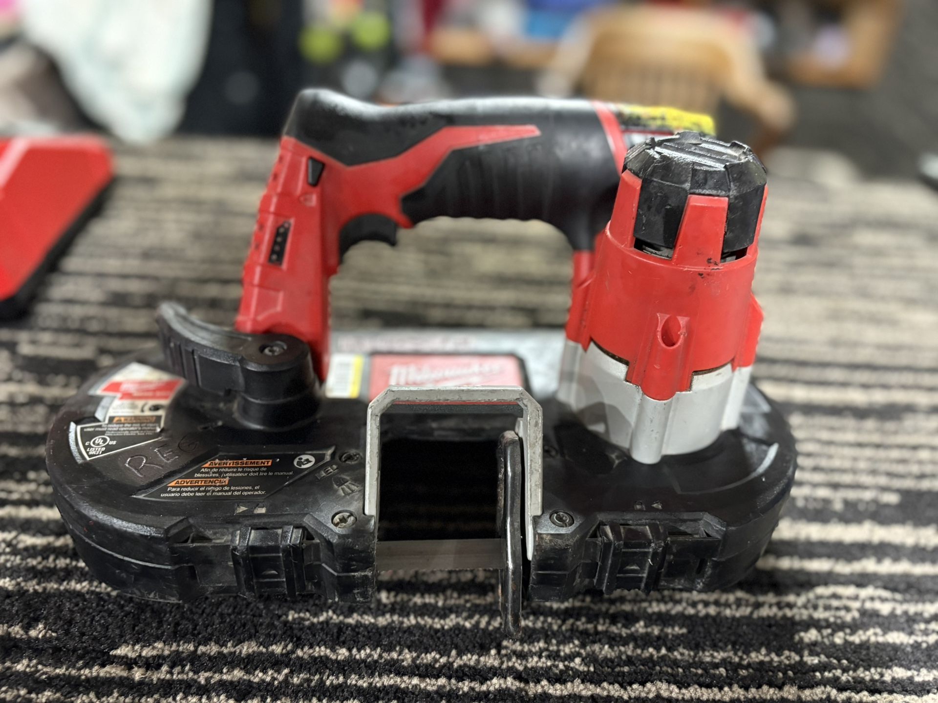 M12 12V Lithium-Ion Cordless Sub-Compact Band Saw
