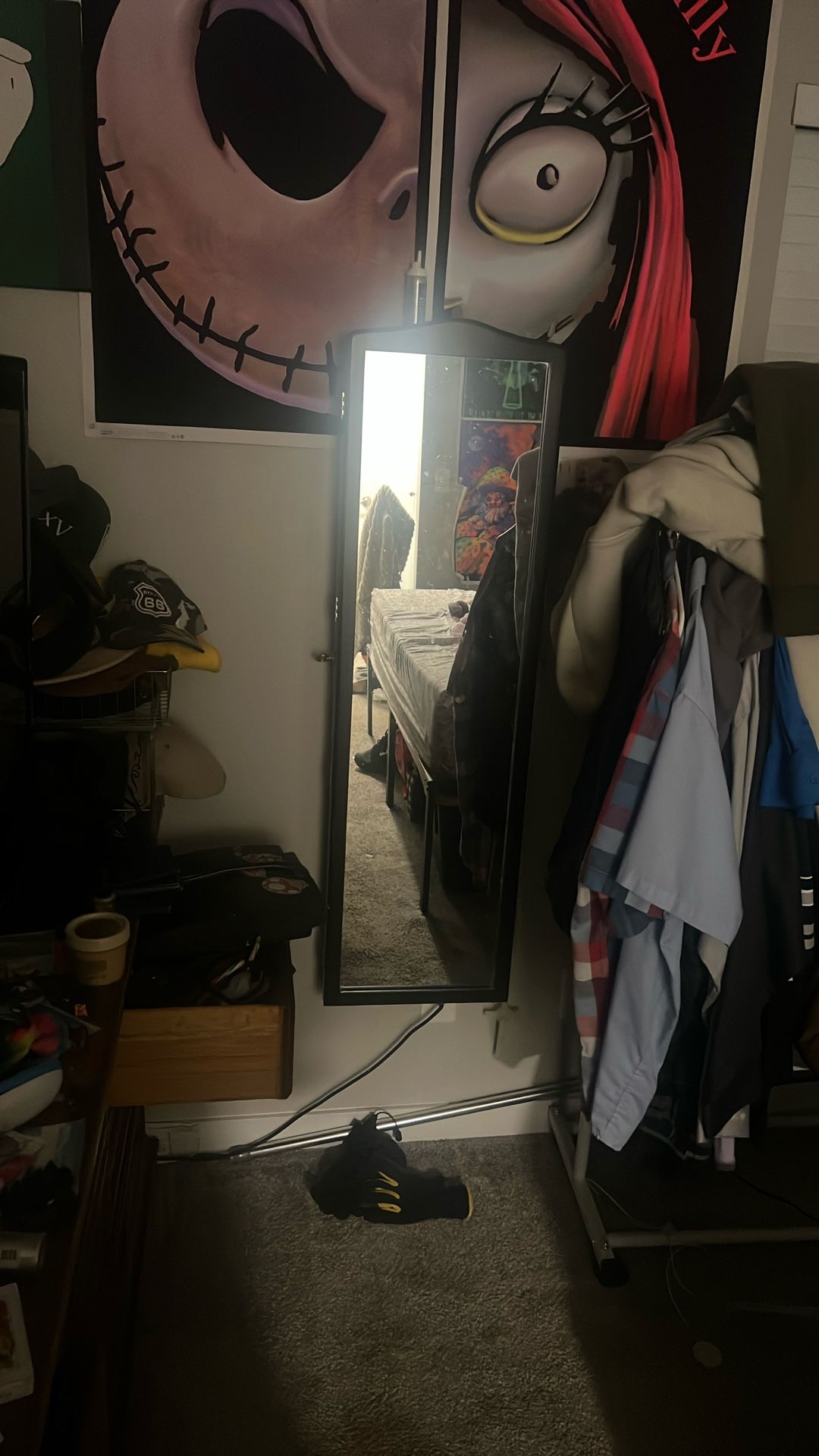 Jewelry hanging mirror