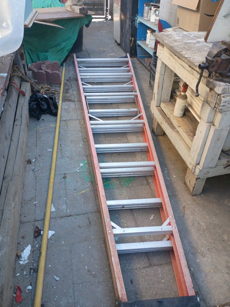 12 Foot Fiberglass Ladder