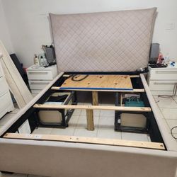 Free Queen Bed. Pick up in Pompano Beach!